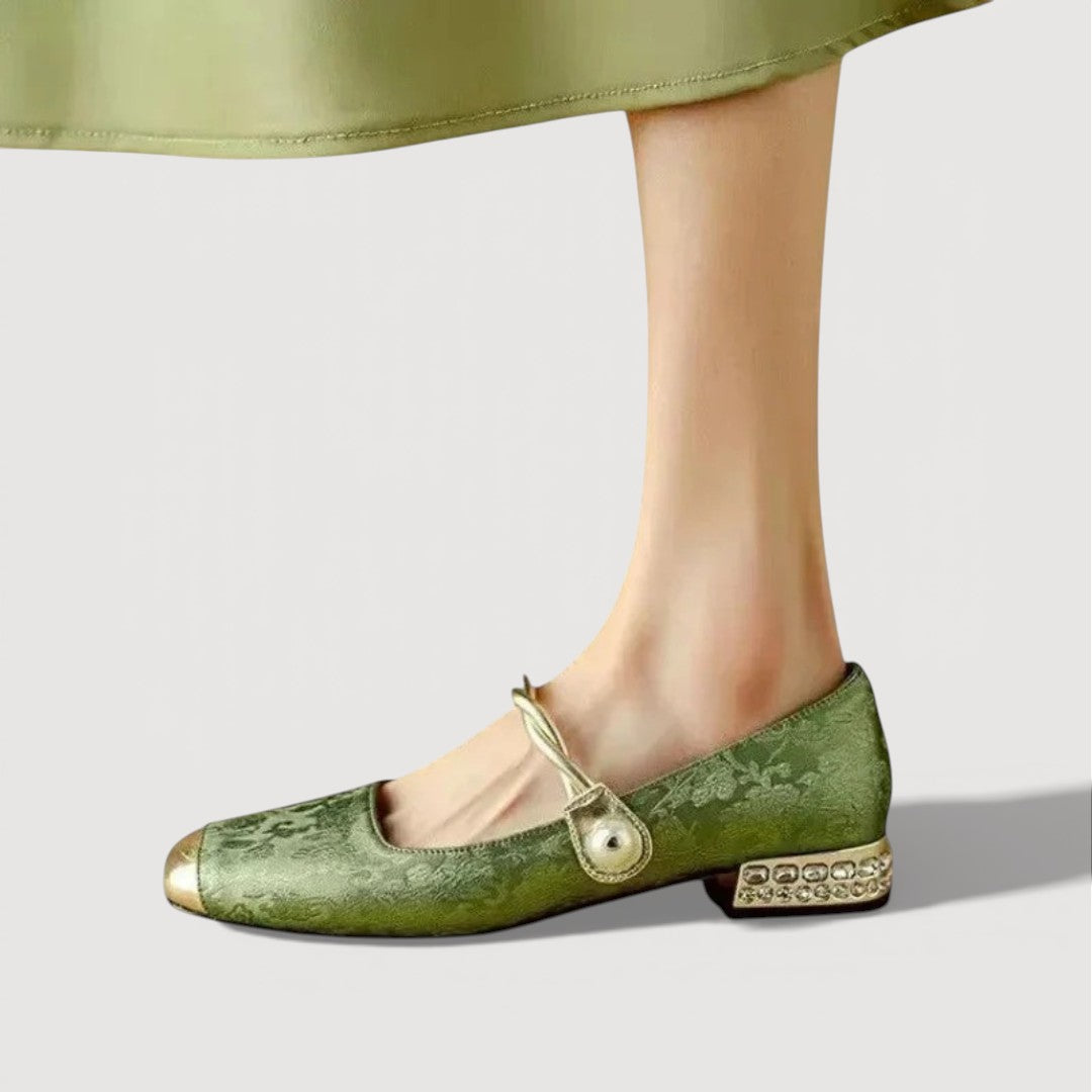 Krystal– Vintage Low-Heels