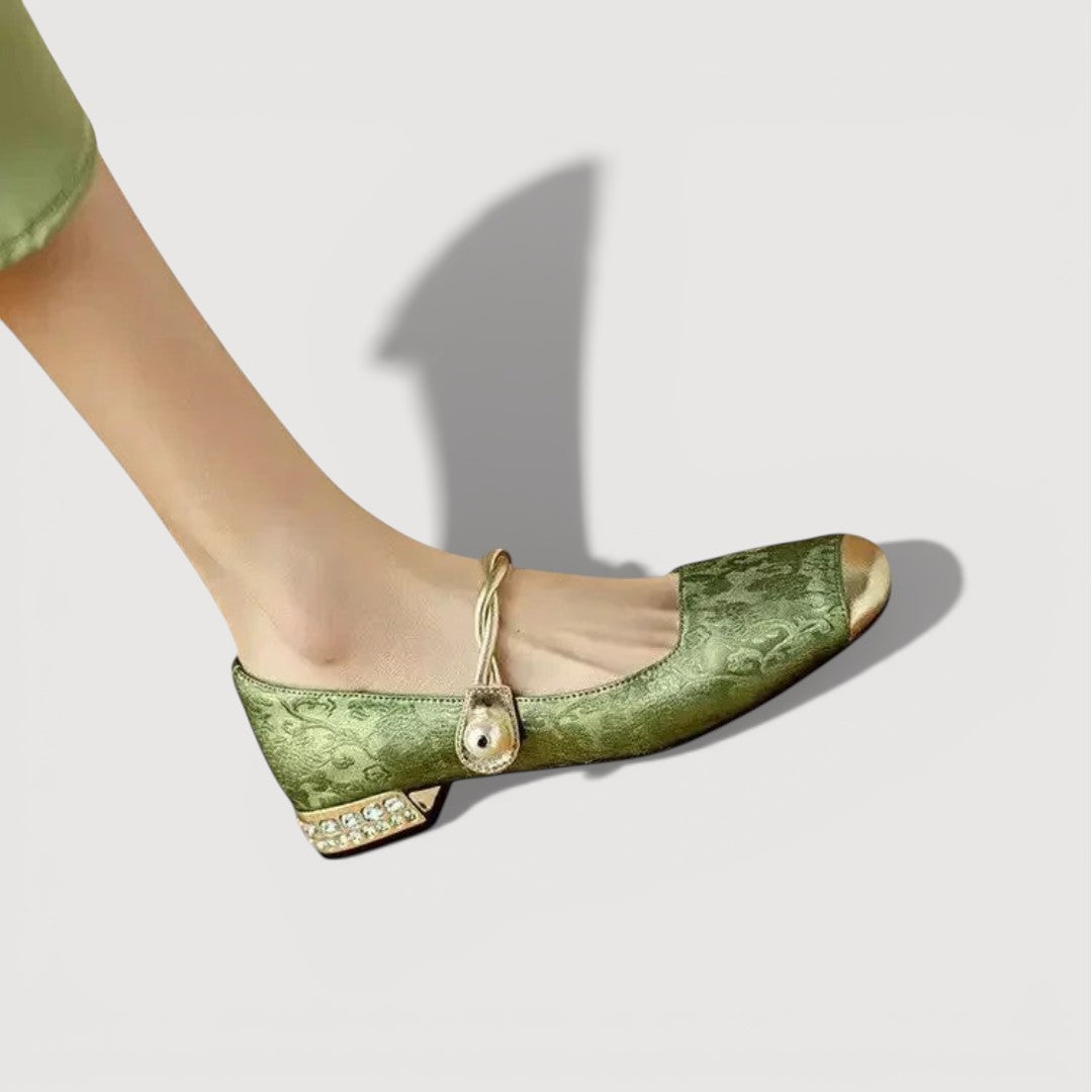 Krystal– Vintage Low-Heels