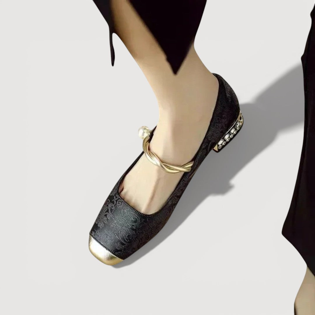 Krystal– Vintage Low-Heels