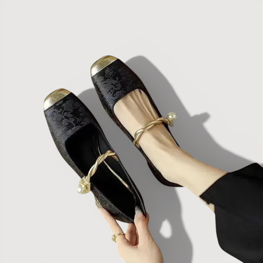 Krystal– Vintage Low-Heels